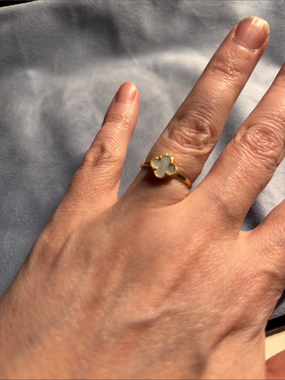 Mother of Pearl Clover 10 carat Size 7.5 ring